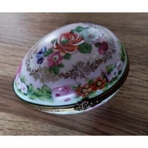 Vintage Limoges decoree a la main Paris Style Painted Egg Keepsake Trinket Box